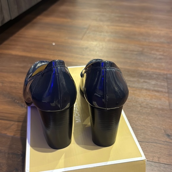 Michael Kors NWT Bucharan Mid Loafer Faux Patent Leather with block Heel. - Picture 4 of 7